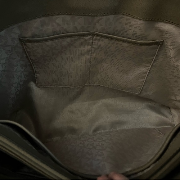 Michael Khors Bag - Picture 4 of 7